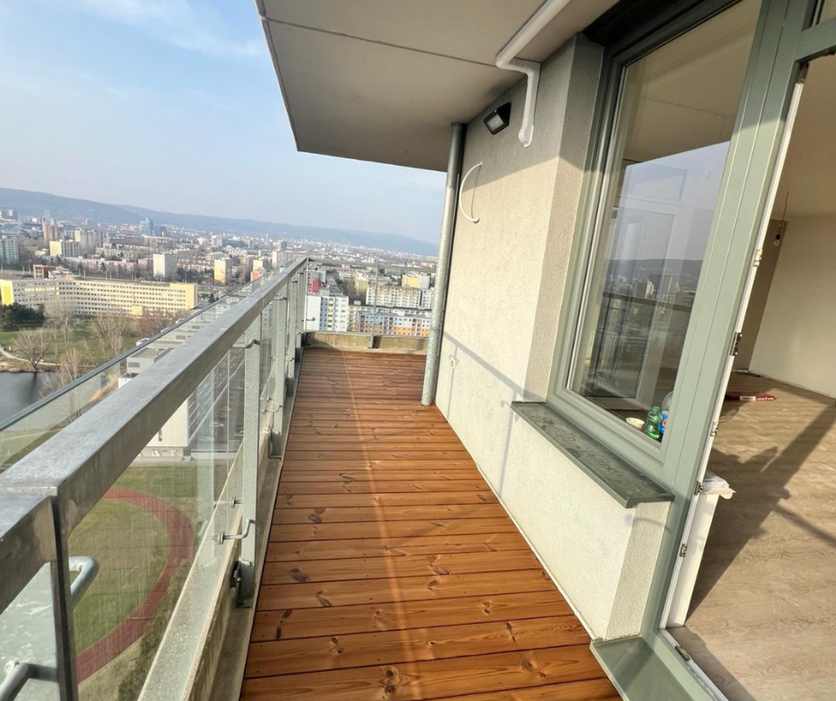 Thermo borovica na balkóne terasy v Bratislave